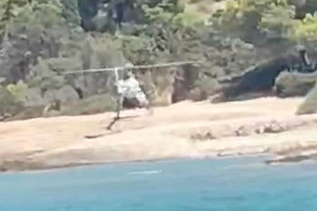 Ελικόπτερο στις Σπέτσες: Χειροπέδες σε 39χρονο επιβάτη ‑ Πέταξε σακουλάκι με ναρκωτικά