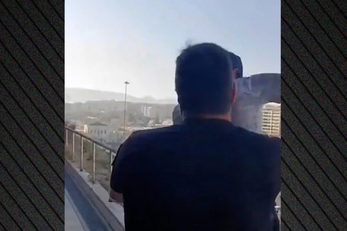 Αστυνομικοί έσωσαν άνδρα που ήταν έτοιμος να πηδήξει από τον 6ο όροφο – Συγκλονιστικό βίντεο