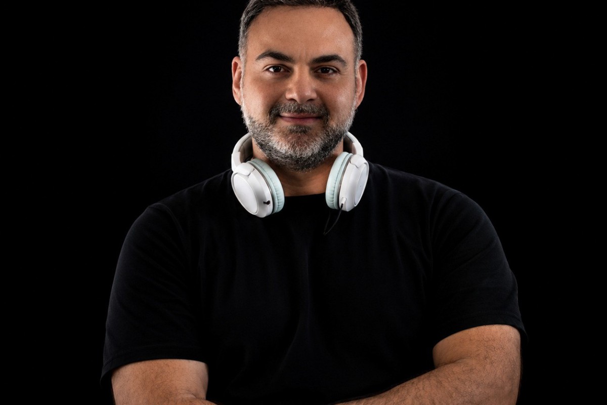 Ο Tasos P. διεκδικεί υποψηφιότητα στα 69α Grammy® Awards με το «Σαν Με Κοιτάς»