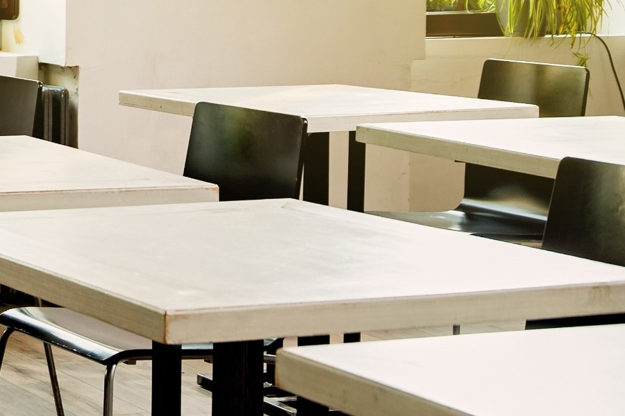 Πύργος: 23χρονος έβαλε «ακουαφόρτε» στις τουαλέτες του πρώην σχολείου του