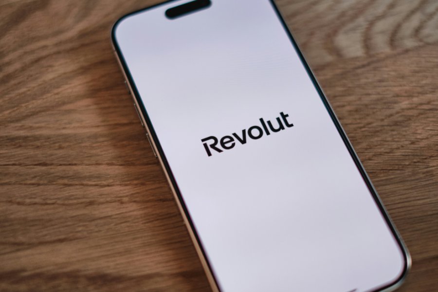 Έπεσε η Revolut: Προβλήματα παγκοσμίως στην πρόσβαση στους λογαριασμούς