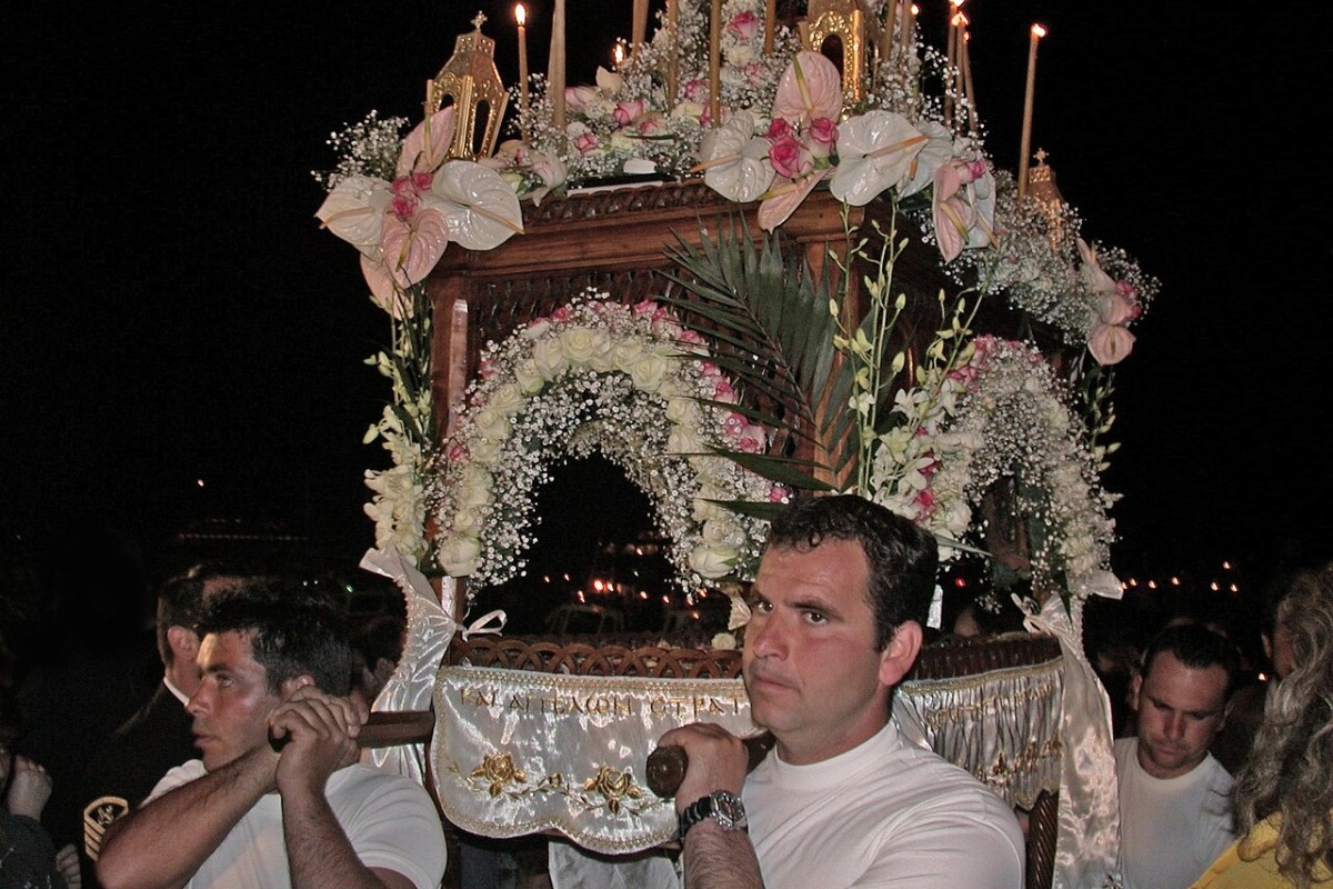 Ο Επιτάφιος στη Λογοτεχνία: Από το Θείο Πάθος στην Ανθρώπινη Δικαίωση