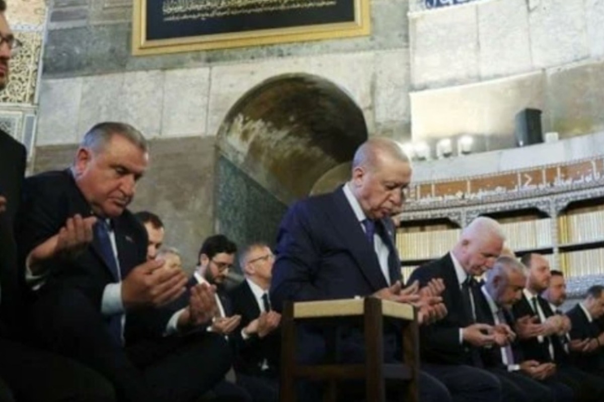 Για προσευχή στην Αγία Σοφία ο Ερντογάν ανήμερα της Αλωσης της Κωνσταντινούπολης
