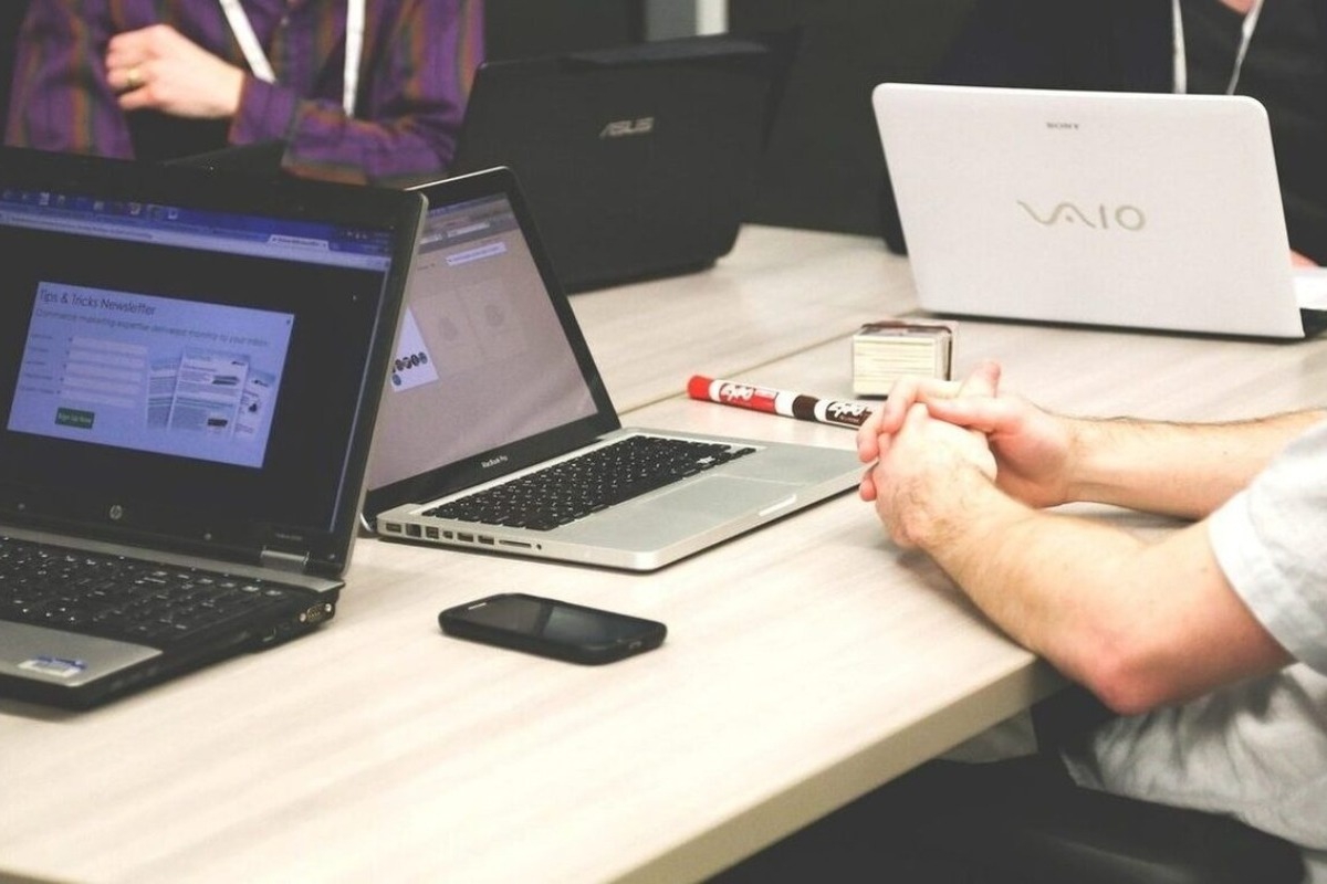 Κατώτατος μισθός: Κλειδώνει στα 930‑940 ευρώ ‑ Τι κερδίζουν δημόσιοι και ιδιωτικοί υπάλληλοι