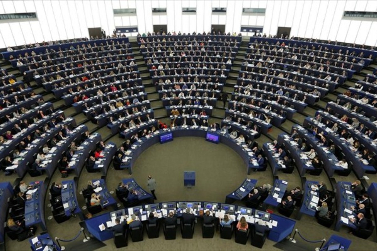 Ευρωκοινοβούλιο: Αναστέλλονται οι εμπορικές συμφωνίες ΕΕ‑ΗΠΑ μέχρι να σταματήσουν οι απειλές Τραμπ