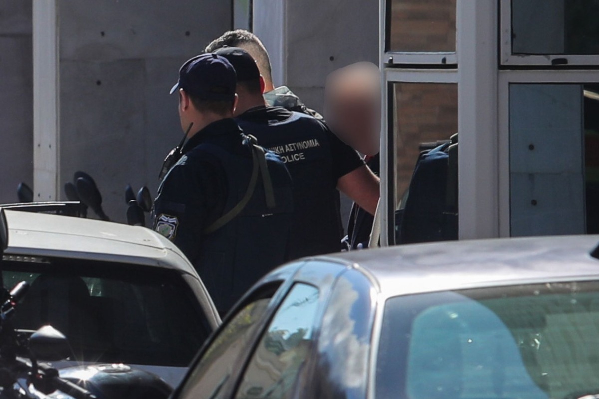 «Θα πρέπει να σε φοβάμαι;» ‑ «Θα σε τουφεκίσω και σένα!»: Ο διάλογος του εισαγγελέα με τον 89χρονο