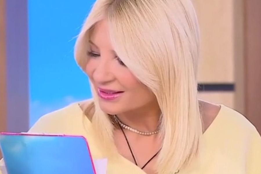 Η Φαίη Σκορδά επιβεβαίωσε on air ότι παντρεύεται