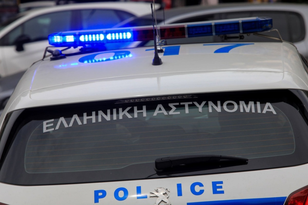 Θεσσαλονίκη: 80χρονος έριξε το αυτοκίνητό του σε τζαμαρία τράπεζας ‑ «Μου έκανε κατάσχεση το σπίτι»