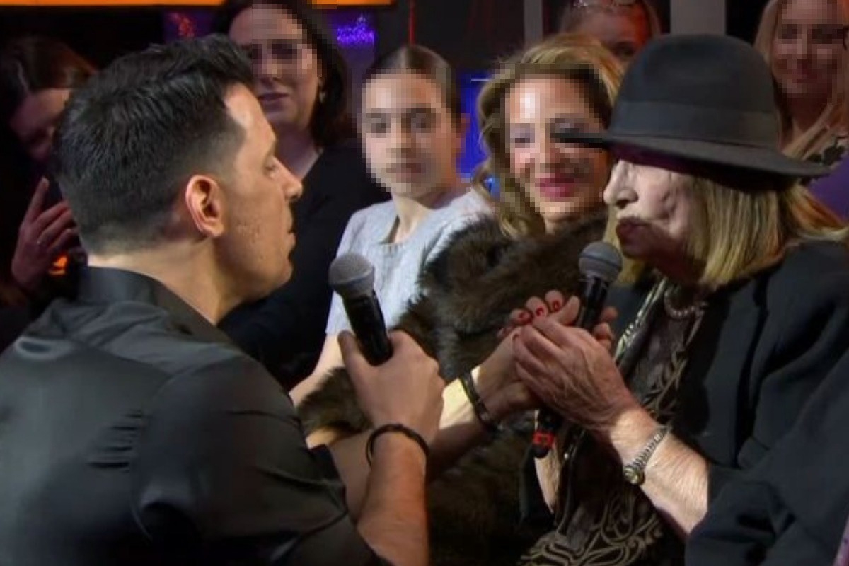 Θοδωρής Φέρρης: Η πρώτη τηλεοπτική εμφάνιση της μητέρας του και το συγκινητικό ντουέτο