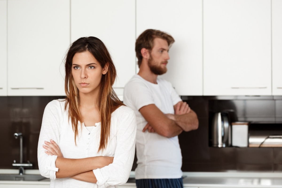 Γιατί το «θέλω λίγο χώρο» ακούγεται όλο και πιο συχνά στις σχέσεις ζευγαριών;