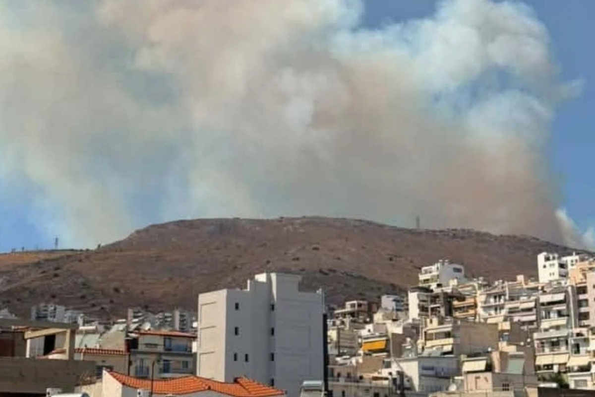 Φωτιά στην Περιφερειακή Αιγάλεω, ήχησε το 112 για ετοιμότητα
