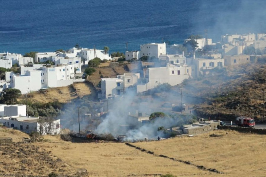 Φωτιά στην Τήνο
