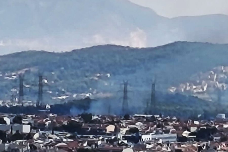 Φωτιά στον Γέρακα δίπλα στην Αττική Οδό: 112 για ετοιμότητα, σηκώθηκαν 4 εναέρια