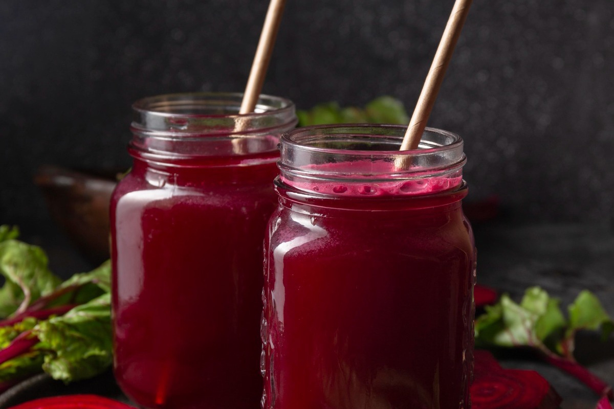 Ο κατακόκκινος χυμός που κάνει θαύματα με μόλις δύο «σφηνάκια»