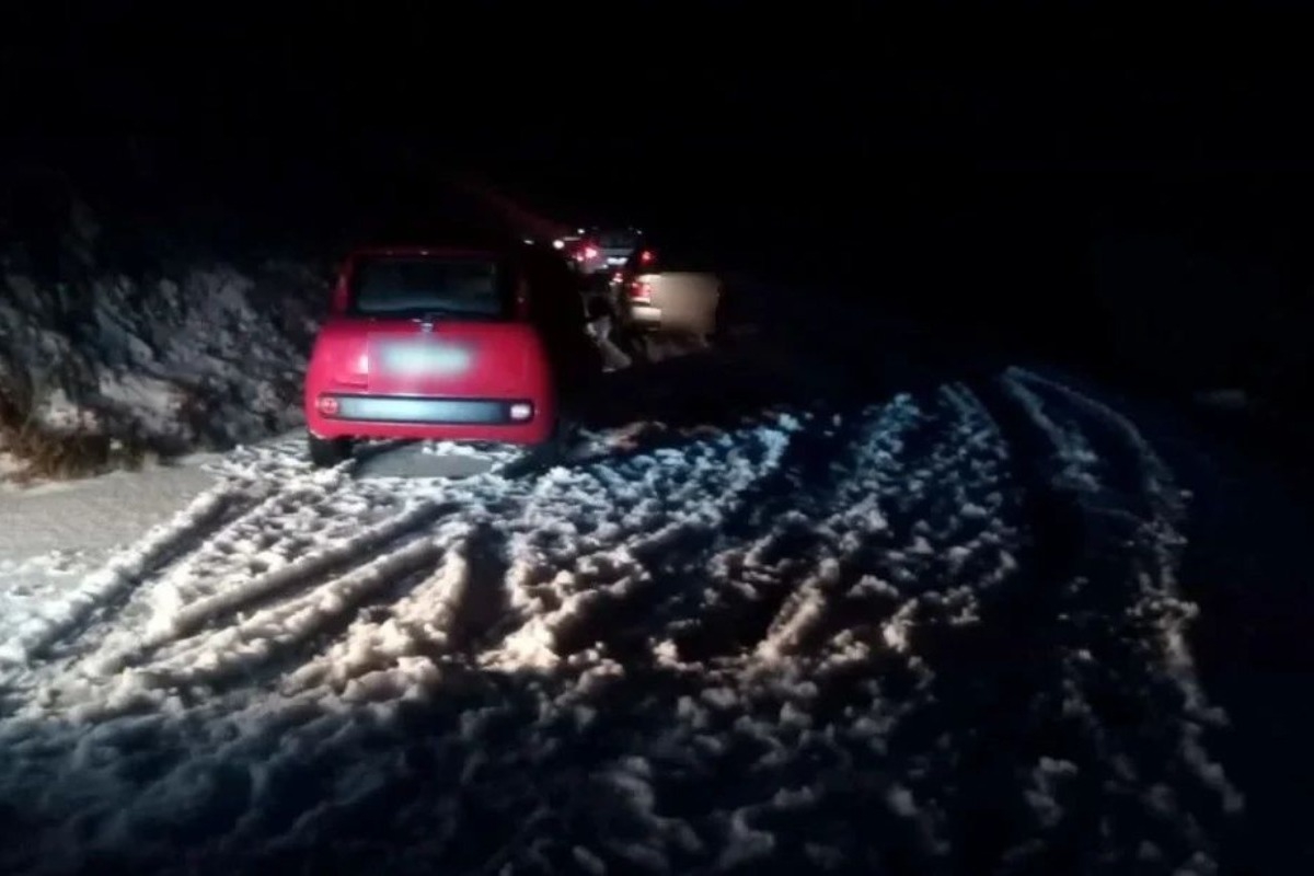 Ιωάννινα: «Ασπρισε» το Πάπιγκο από το χαλάζι‑ Αυτοκίνητο έπεσε σε γκρεμό