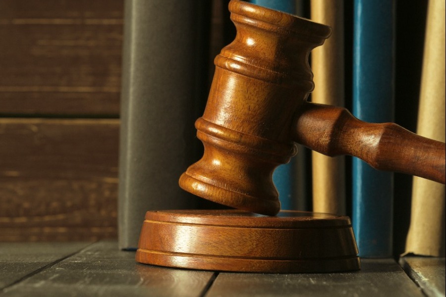 Τέμπη: Ξεκίνησε η δίκη για τους 57 νεκρούς ‑ Ένταση στην αίθουσα με συγγενείς θυμάτων