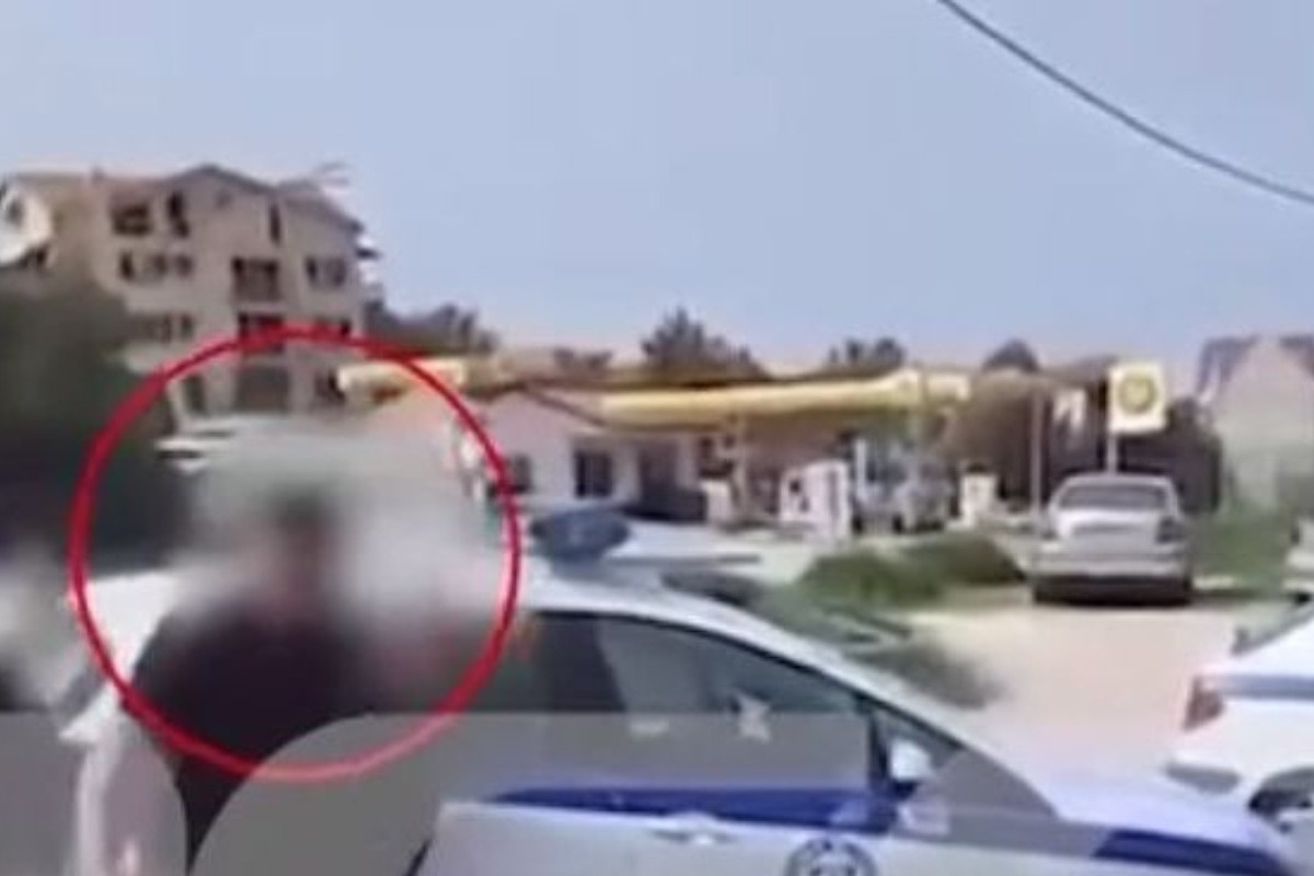 Κεφαλονιά: Βίντεο ντοκουμέντο ‑ Η στιγμή που ο 26χρονος αρσιβαρίστας σηκώνει περιπολικό