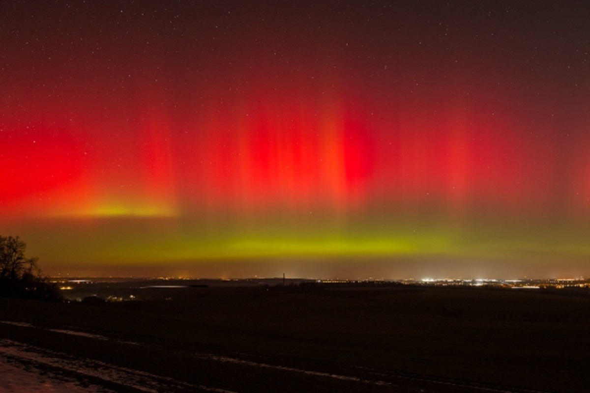 Ισχυρή ηλιακή καταιγίδα «χτυπά» τη Γη: Συναγερμός σε δίκτυα και δορυφόρους ‑ Σπάνιο βόρειο σέλας