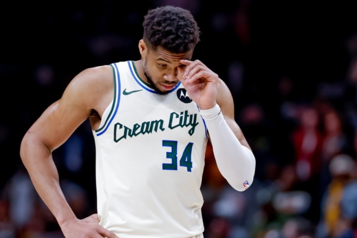 Νέα δημοσιεύματα για τον Αντετοκούνμπο: «Έφτασε κοντά να απολύσει τον ατζέντη του επειδή δεν του έχει βρει ακόμα ομάδα»