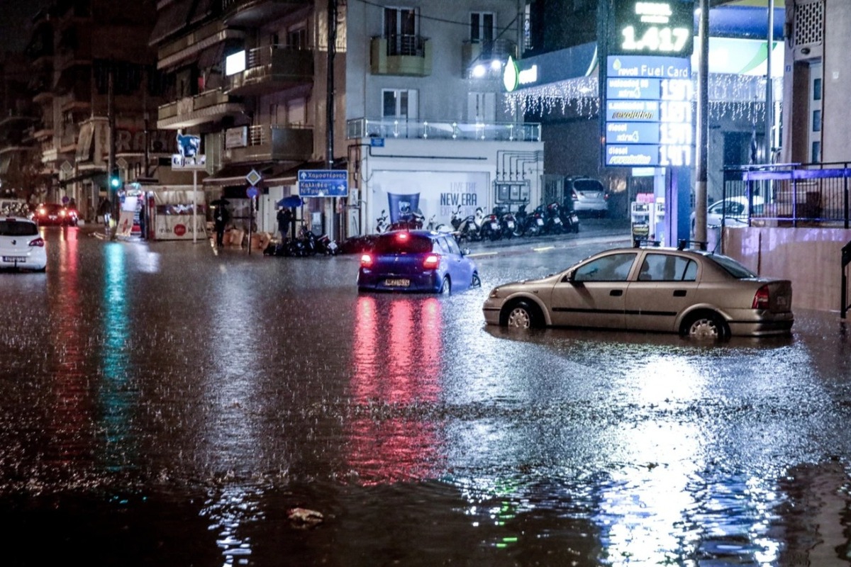 Νεκρή γυναίκα στη Γλυφάδα από την κακοκαιρία