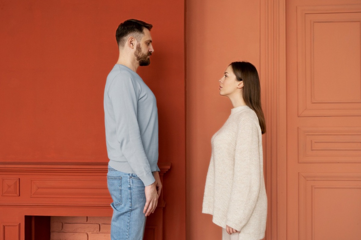 Η σημασία του ύψους στις σχέσεις: Τι προτιμούν οι γυναίκες και τι οι άντρες