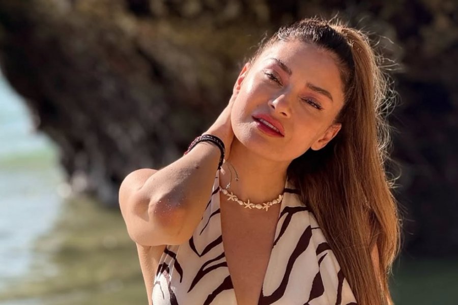 Η Αποστολία Ζώη σε παραλία: «Χαρούμενη, γεμάτη αλμύρα»