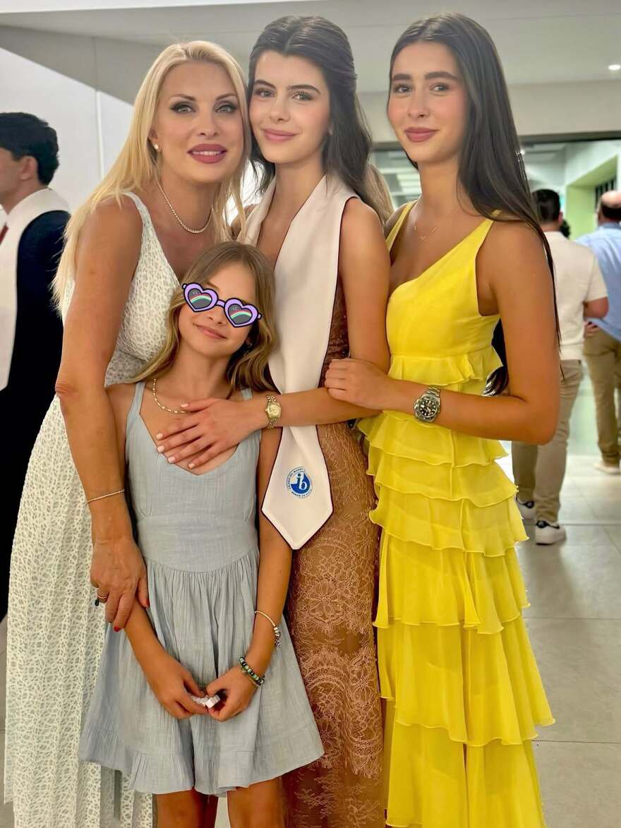 Η κόρη της Ελένης Μενεγάκη Βαλέρια αποφοίτησε από το λύκειο, θα σπουδάσει στο LSE
