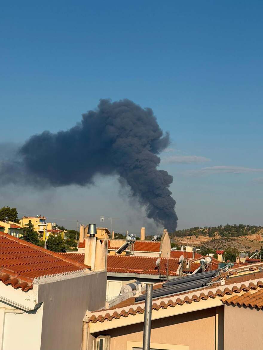 Η στιγμή της έκρηξης στην επιχείρηση που τυλίχθηκε στις φλόγες στον Ασπρόπυργο: Έντεκα τραυματίες, οι 3 διασωληνωμένοι