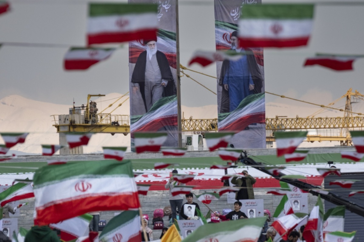 «Επτά εκατομμύρια Ιρανοί σας περιμένουμε έτοιμοι και οπλισμένοι» λέει η Τεχεράνη στις ΗΠΑ