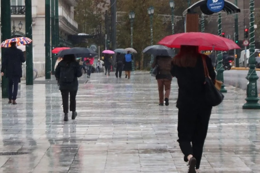 Καιρός: Αλλεπάλληλα χαμηλά βαρομετρικά φέρνουν βροχές και καταιγίδες από Σάββατο