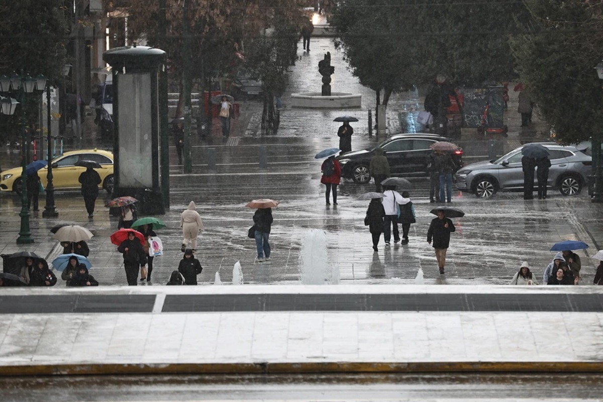 Έρχεται κακοκαιρία με βροχές και βουτιά της θερμοκρασίας: Τι λένε οι μετεωρολόγοι