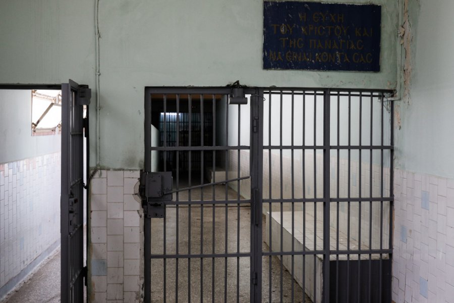 Καταδίκη για τρεις νεαρούς που έσπασαν νιπτήρες και καρτοτηλέφωνα σε φυλακές του Βόλου επειδή ήταν δυσαρεστημένοι