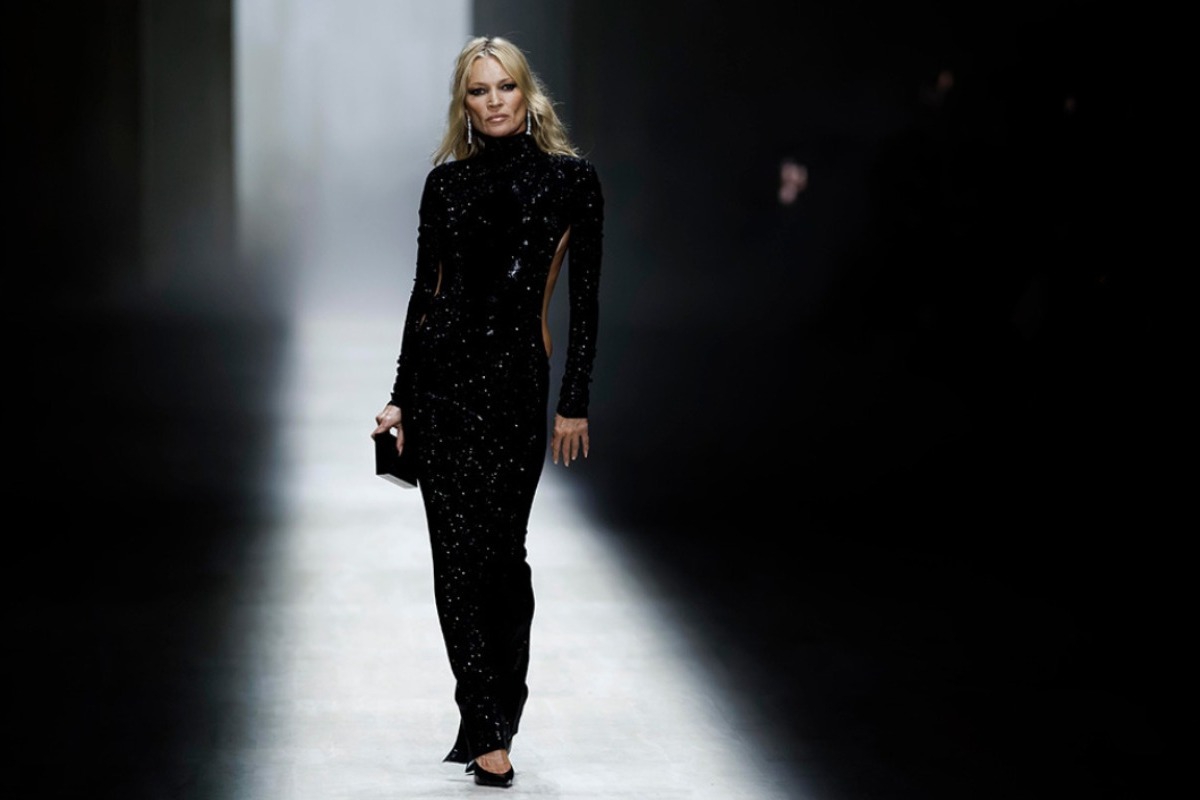Εκθαμβωτική η Κέιτ Μος στην πασαρέλα της Εβδομάδας Μόδας του Μιλάνου