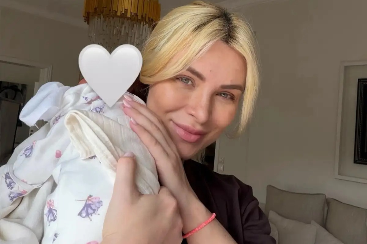 Κατερίνα Καινούργιου: Δημοσίευσε την πρώτη ολόσωμη φωτογραφία 20 μέρες μετά τη γέννηση της κόρης της