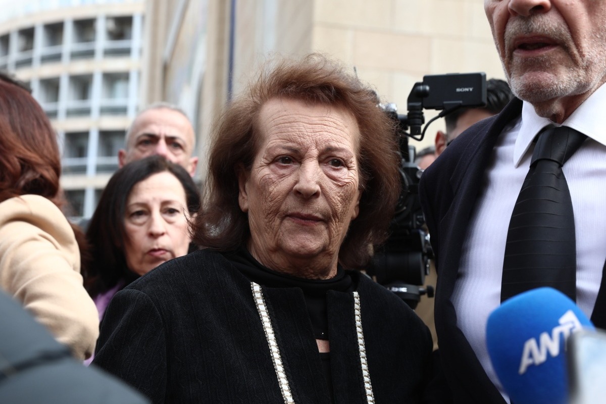 Στην κηδεία της Μαρινέλλας η σύζυγος του Καζαντζίδη: «Με προστάτευσε όταν πέθανε ο Στέλιος, ήταν η μάνα όλου του κόσμου»