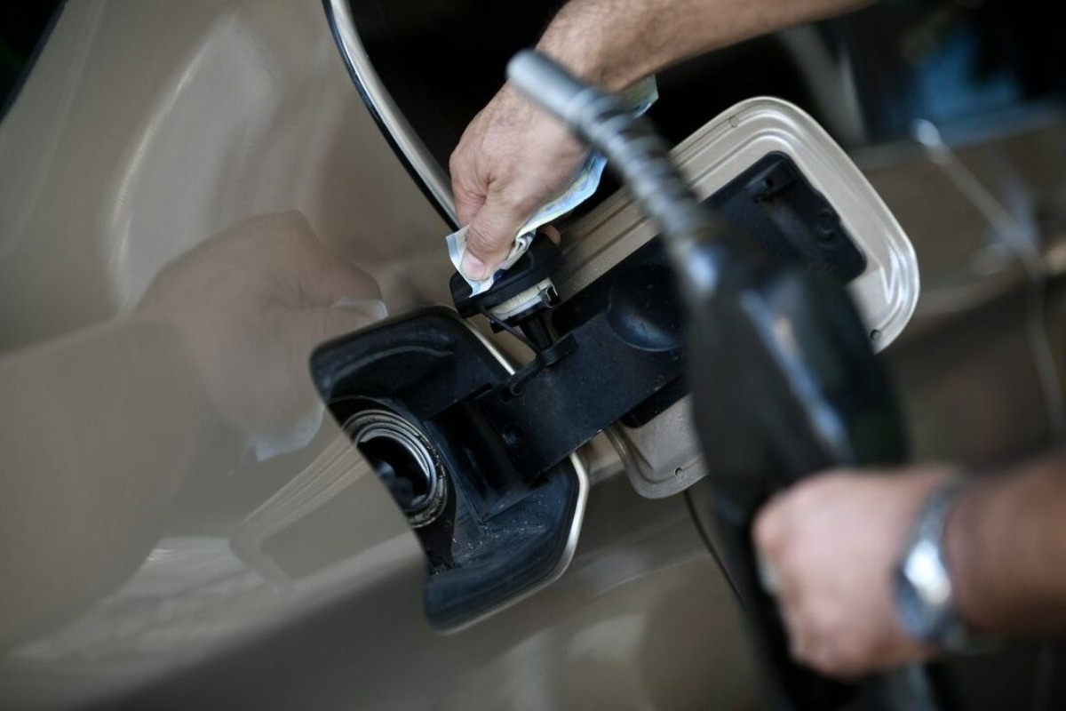 «Ουρές» στα βενζινάδικα: Πού θα φτάσουν οι τιμές των καυσίμων και του ηλεκτρικού ρεύματος