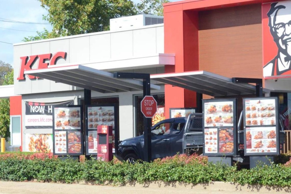 Απίστευτο περιστατικό : Ανδρας μαχαίρωσε εργαζόμενο των KFC, επειδή νευρίασε για τη σάλτσα που έβαλαν στην παραγγελία του
