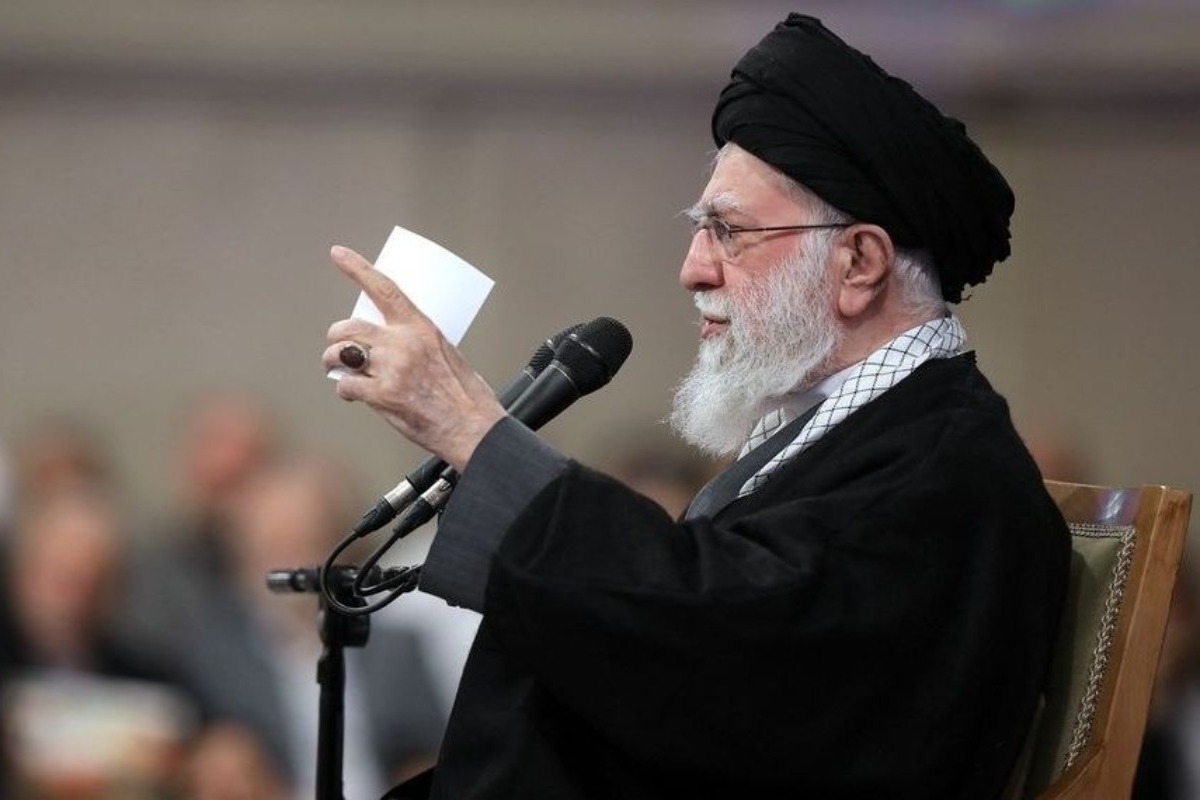 Reuters: Ο Χαμενεΐ έφυγε από την Τεχεράνη ‑ Aναφορές για χτύπημα κοντά στα γραφεία του