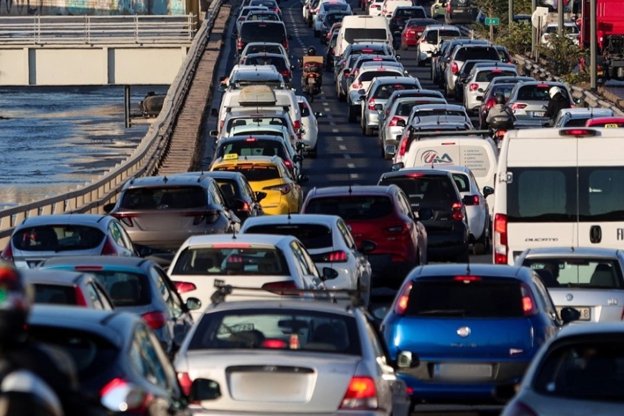 Σε εξέλιξη η έξοδος των εκδρομέων της Καθαράς Δευτέρας: Μποτιλιαρισμένος ο Κηφισός, 30λεπτες καθυστερήσεις στην Αττική Οδό