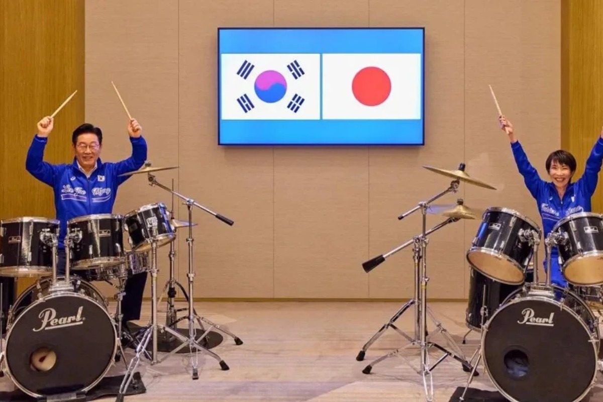 Οι ηγέτες Ιαπωνίας και Νότιας Κορέας έπαιξαν K‑pop στα ντραμς και έγιναν viral