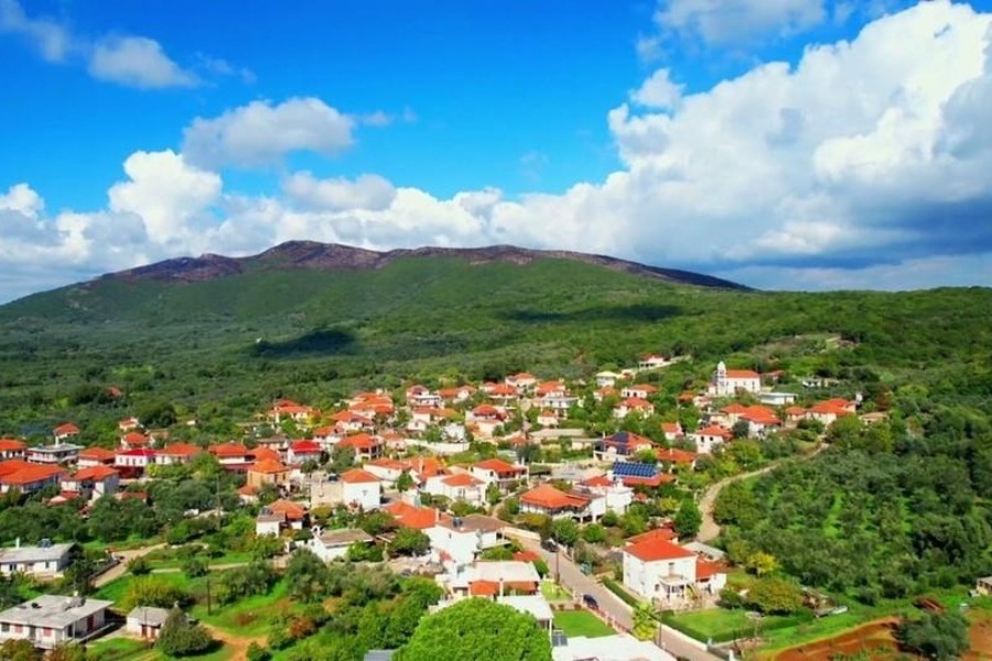 Από τα Γκίνες στην εγκατάλειψη: Το ελληνικό χωριό‑φαινόμενο που χάθηκε σιωπηλά