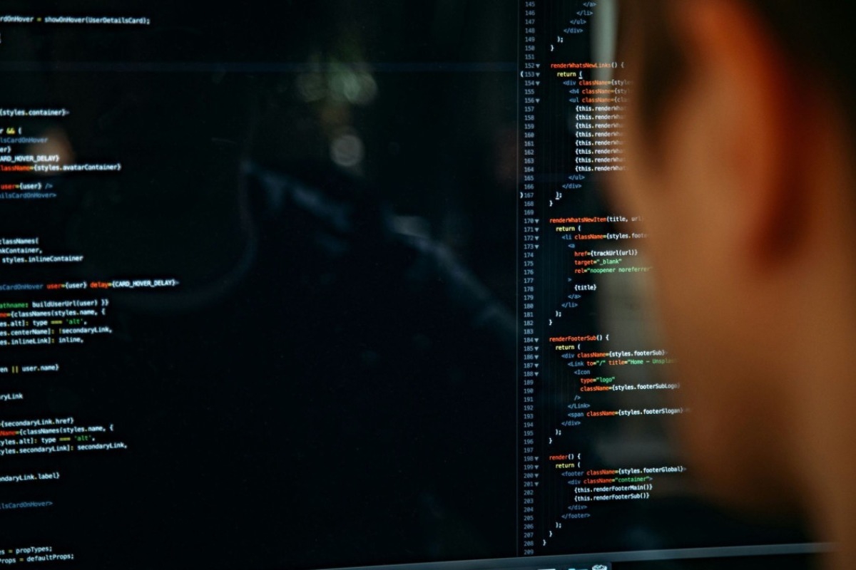 Ποιοι εργαζόμενοι κινδυνεύουν από την τεχνητή νοημοσύνη και ποιοι θα τα καταφέρουν