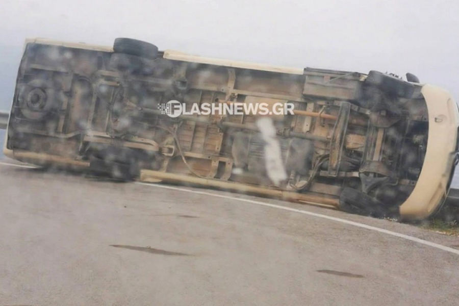 Λεωφορείο του ΚΤΕΛ ντελαπάρισε στην Κρήτη από τους θυελλώδεις ανέμους