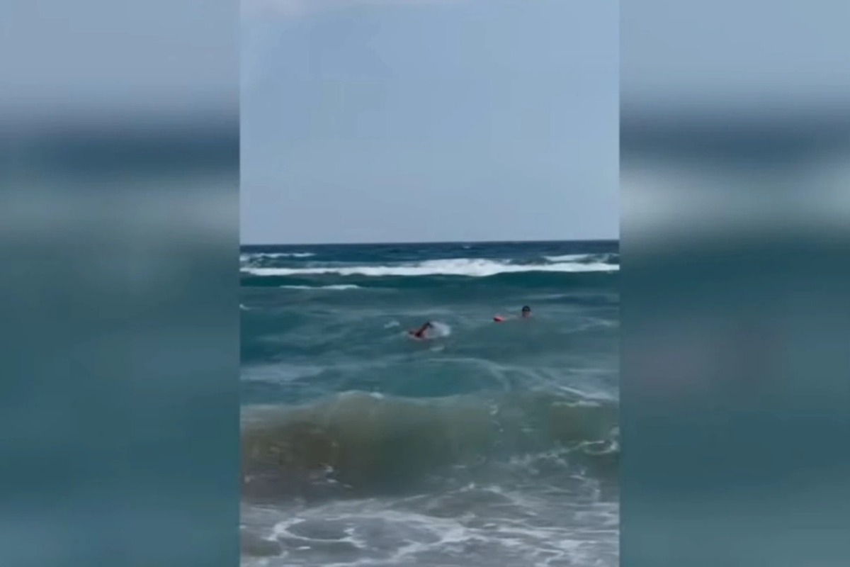 Χανιά: Ναυαγοσώστης έδωσε μάχη με τα κύματα για να σώσει γυναίκα