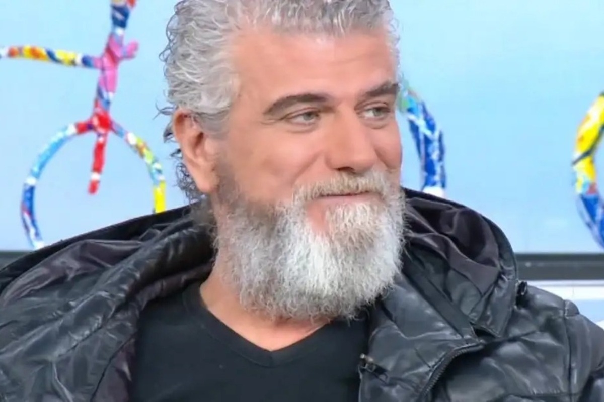 Βλαδίμηρος Κυριακίδης: Συγκινεί μιλώντας για το Αλτσχάιμερ – «Τραγικό να βλέπεις τον άνθρωπό σου να αρχίζει να ξεχνά»