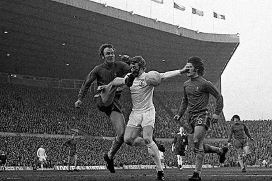 Ο τελικός του κυπέλλου Αγγλίας που ο διαιτητής «θα έδινε φάουλ μόνο αν του έδειχναν πιστοποιητικό θανάτου»