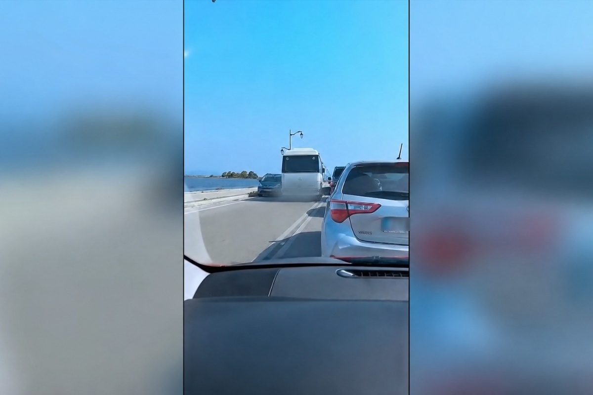 Βίντεο‑σοκ στη Λευκάδα: Η στιγμή που οδηγός λεωφορείου κάνει επικίνδυνη προσπέραση πάνω στη γέφυρα