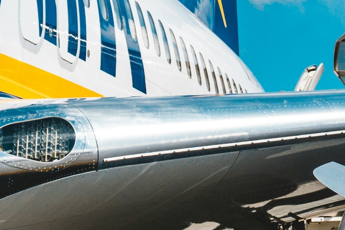 Ryanair: Η κόντρα με τον Μασκ αύξησε τις κρατήσεις ‑ Επανεξετάζει το WiFi στον αέρα