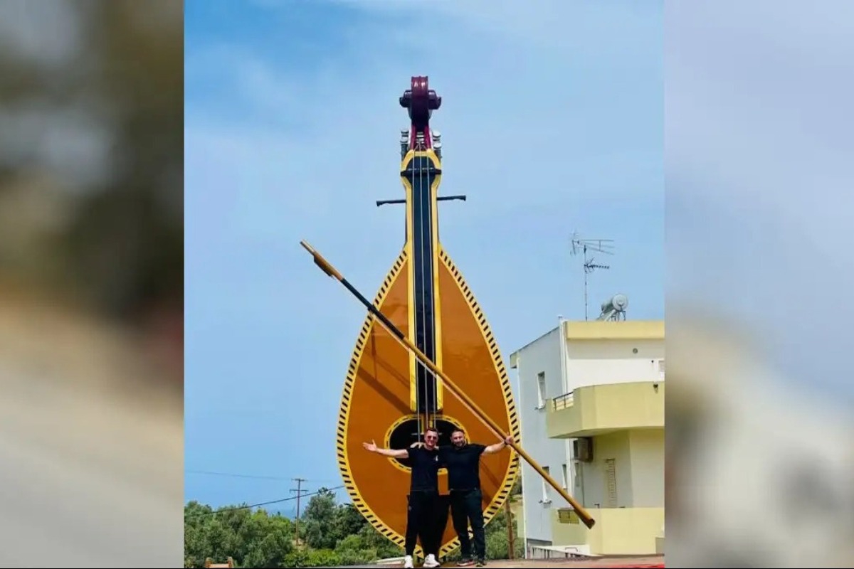 Ηράκλειο: Κατασκευάστηκε «η μεγαλύτερη κρητική λύρα στον κόσμο»