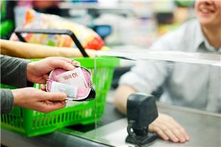 «Φρένο» στο δωρεάν πάρκινγκ των σούπερ μάρκετ – Μπάρες και χρονικό όριο παντού